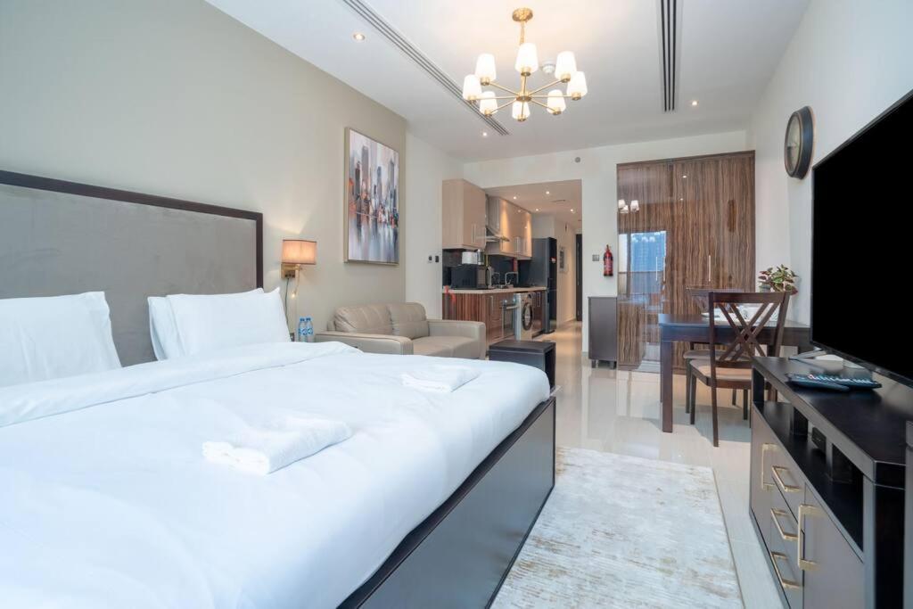 Jacuzzi, Pool And Gym - 5min From Burj Khalifa Apartment Dubai