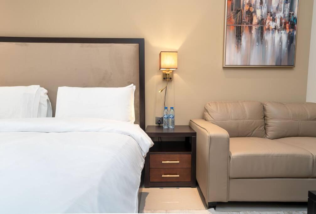 Apartment Jacuzzi, Pool And Gym - 5min From Burj Khalifa *
