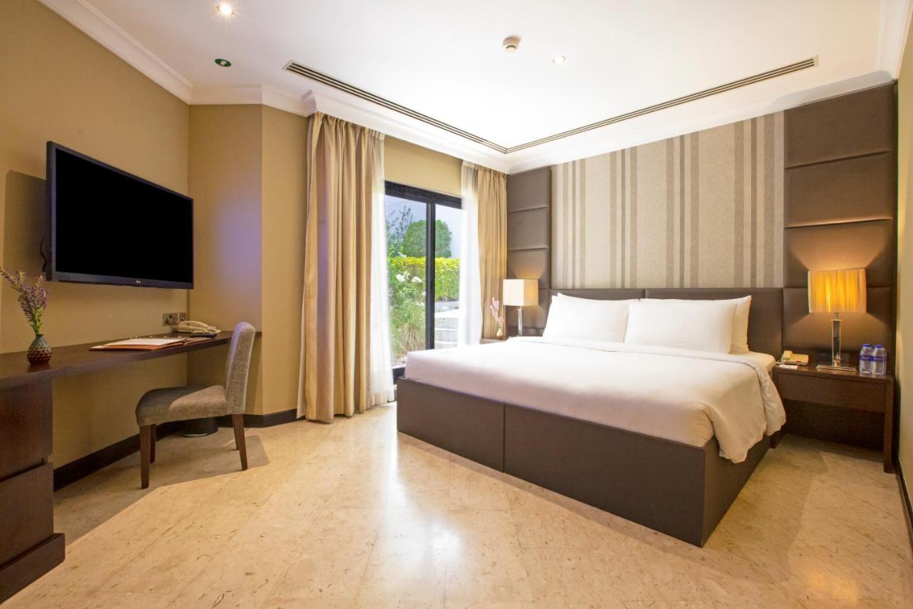 Resort Marine & Dubai