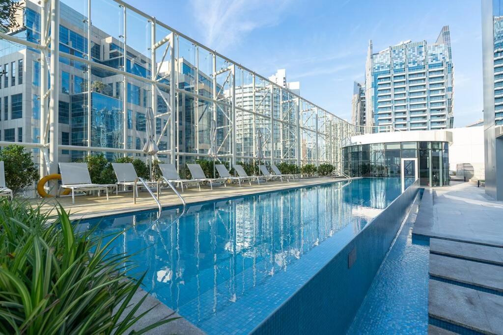 Cosmopolitan With Burj Khalifa View Apartment Dubai