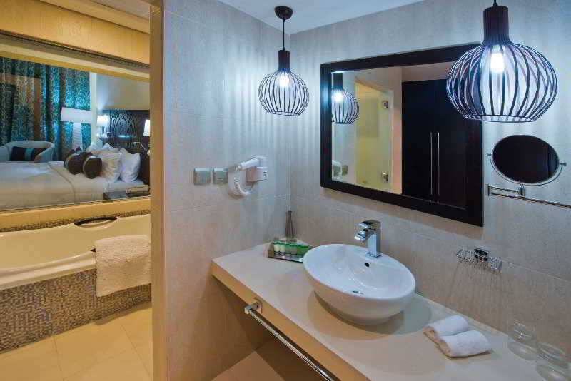 Hotel Signature Al Barsha 4*