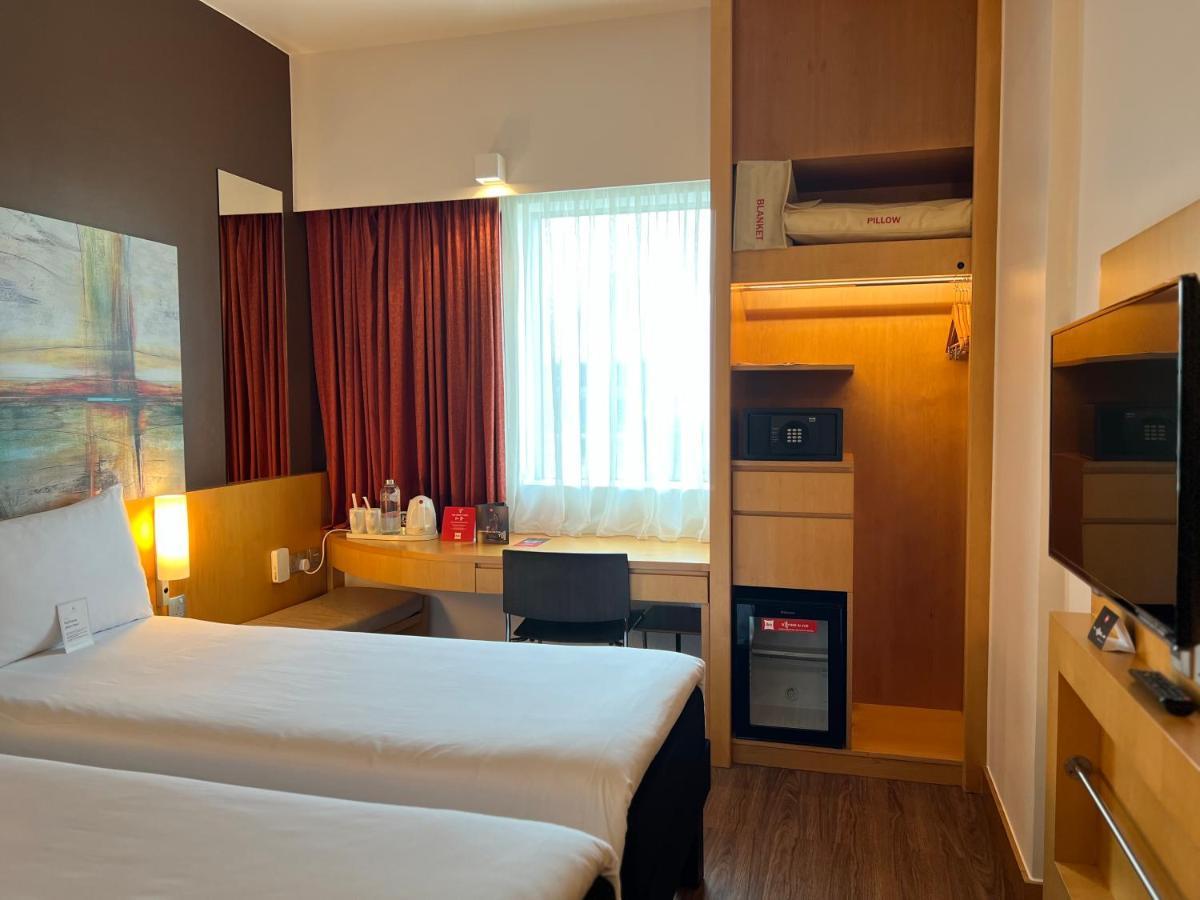 Ibis One - World Trade Centre Hotel