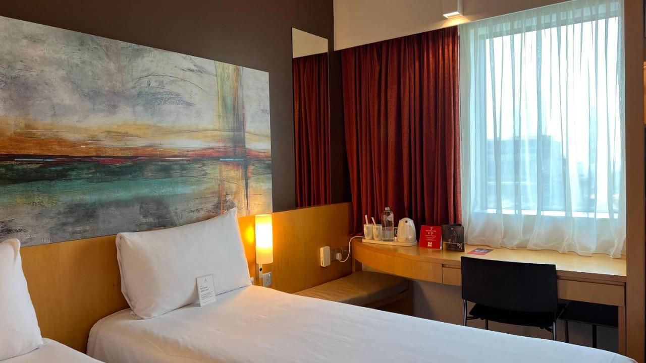 Ibis One - World Trade Centre Hotel 3*