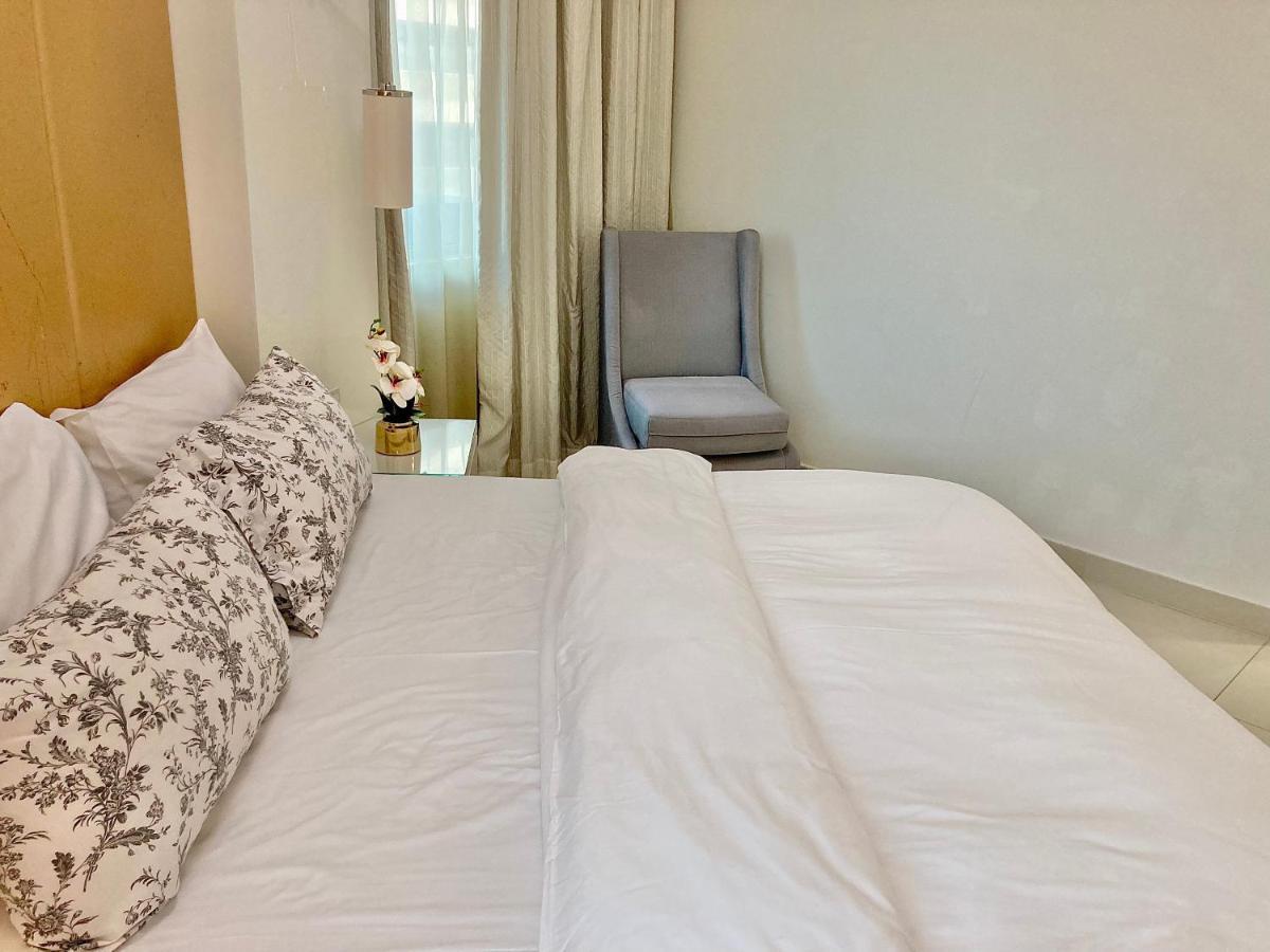 Apartment Superhost - High-rise Chic Apt With Incredible Skyline Views *