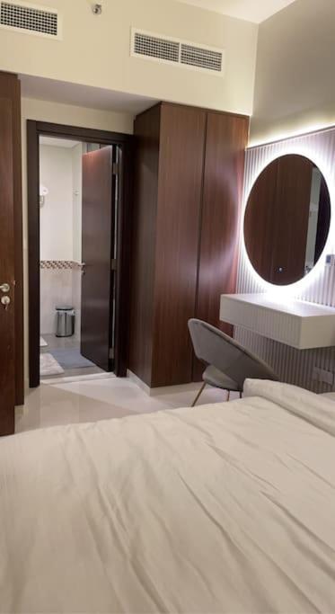 Apartment New Luxury Modern Canal View. *