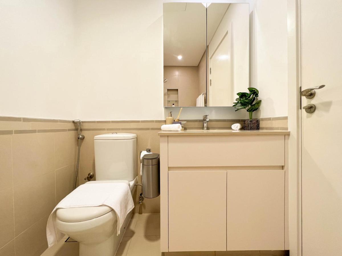 Apartment Bright And Spacious 2 Bedroom With Private Balcony