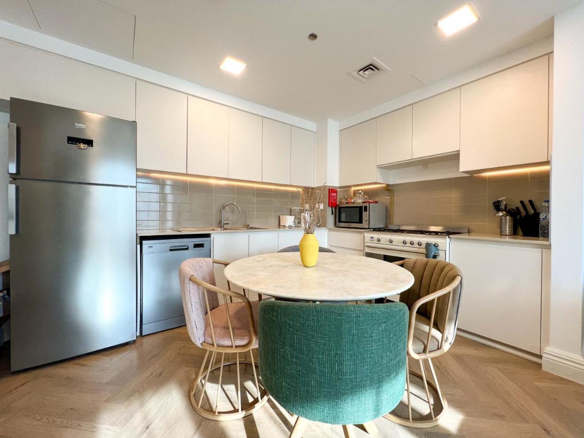 Bright And Spacious 2 Bedroom With Private Balcony Apartment Dubai