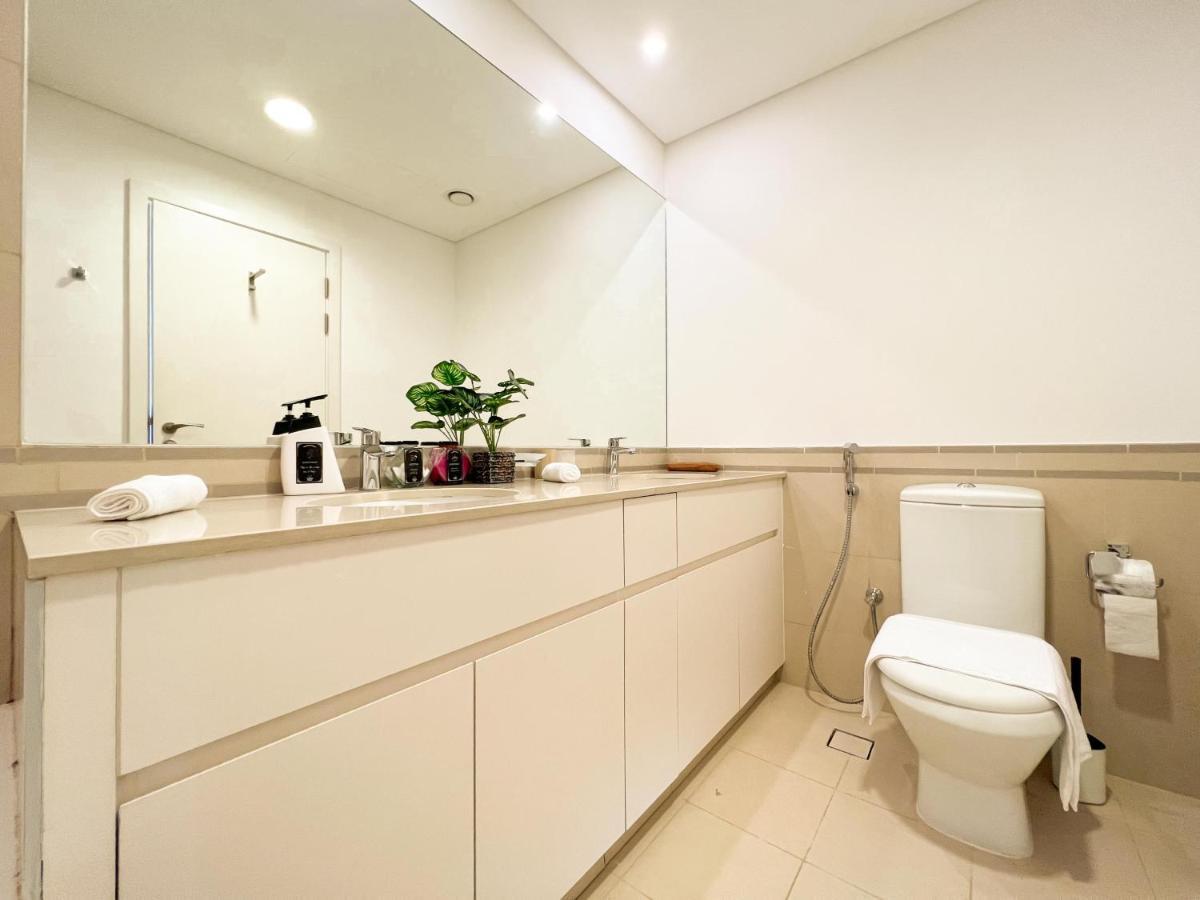 Bright And Spacious 2 Bedroom With Private Balcony Apartment
