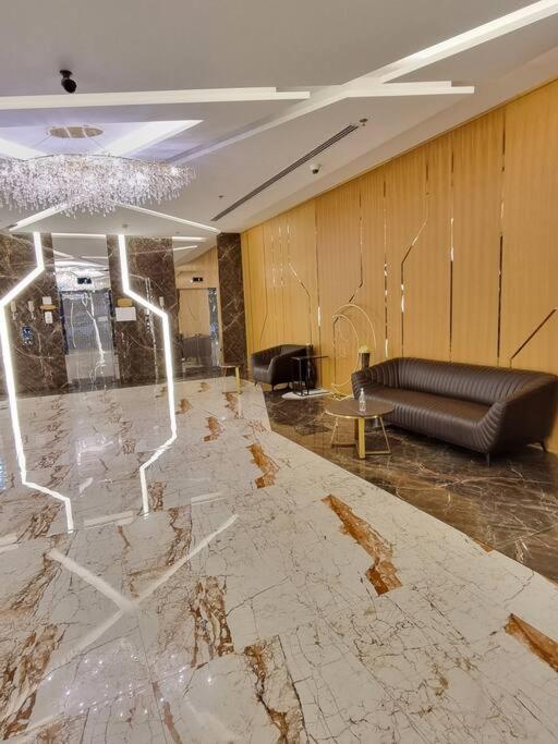 Premium Lovely With Balcony In Apartment