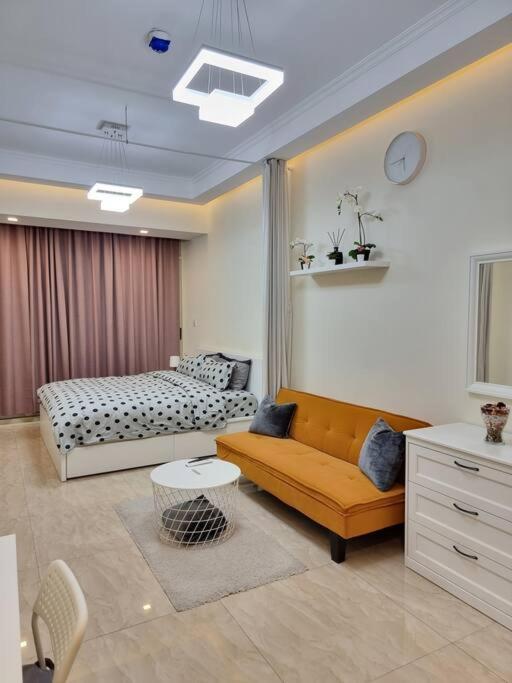 Premium Lovely With Balcony In Dubai