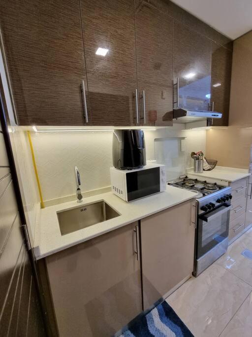Premium Lovely With Balcony In Apartment *