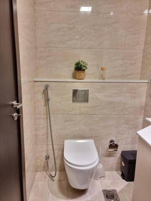 Premium Lovely With Balcony In Apartment