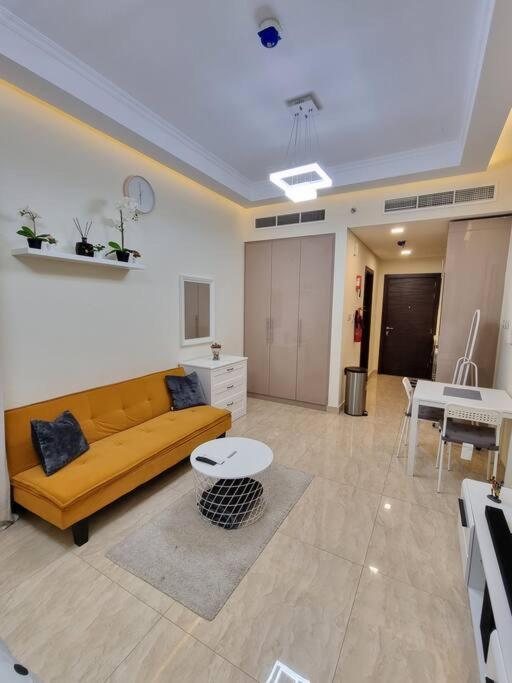 Premium Lovely With Balcony In Apartment Dubai