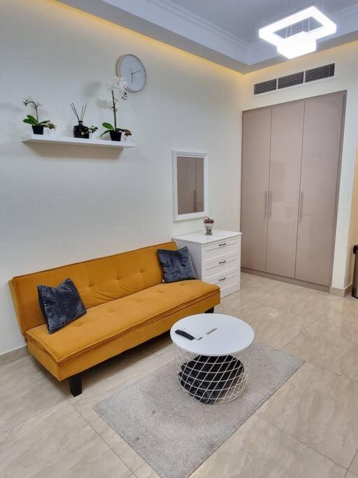 Premium Lovely With Balcony In Apartment