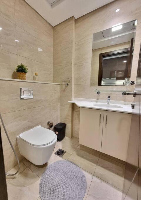 Apartment Premium Lovely With Balcony In