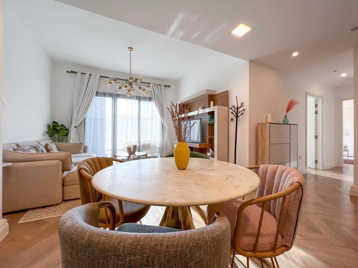 Bright And Spacious 2 Bedroom With Private Balcony