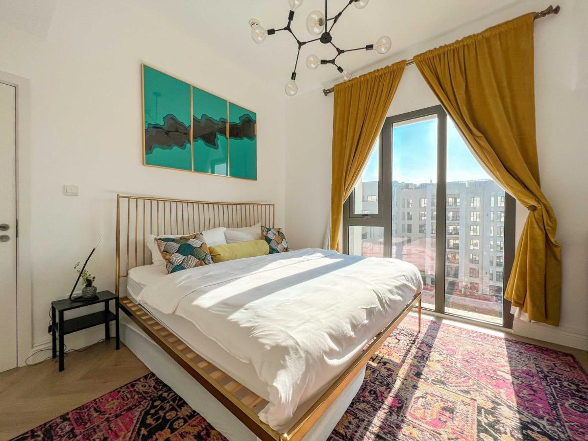 Apartment Bright And Spacious 2 Bedroom With Private Balcony *