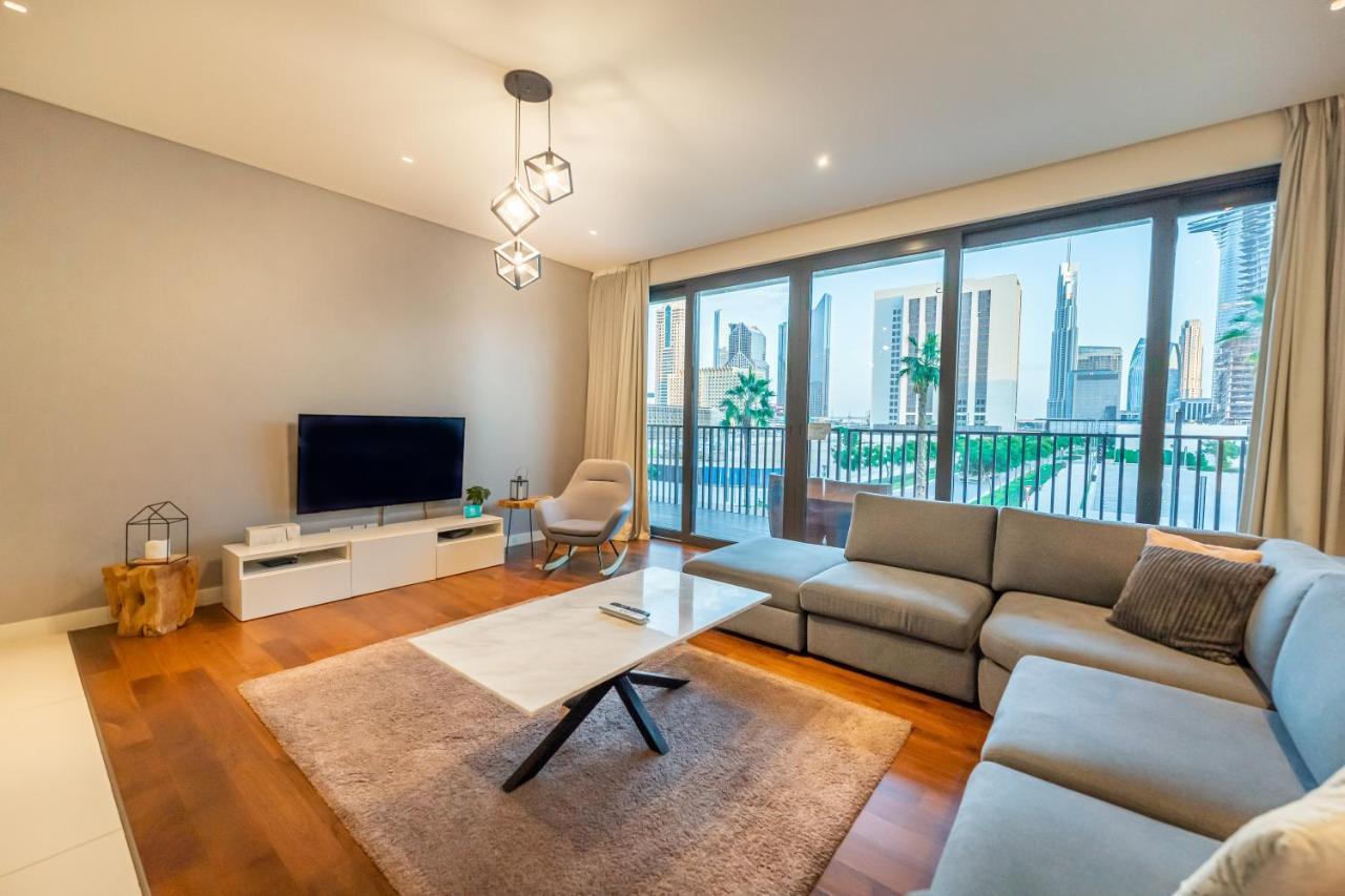 Fam Living - Walk - Urban Staycations Apartment