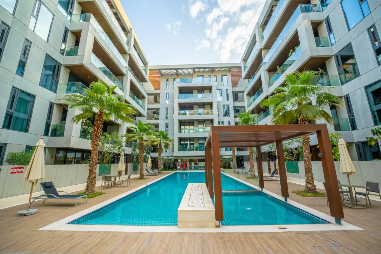 Fam Living - Walk - Urban Staycations Apartment *