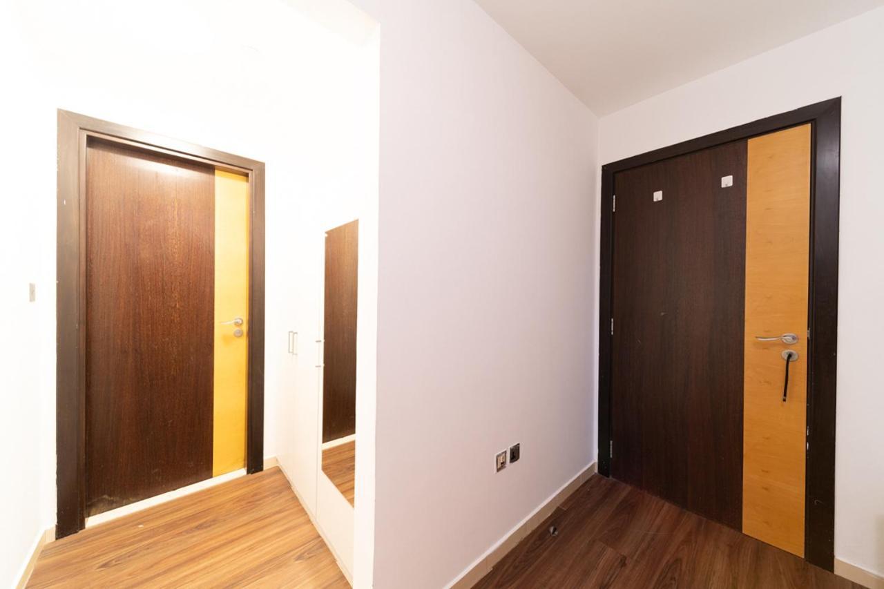 6 Bedrooms In The Main Jbr Walk Holiday home Dubai