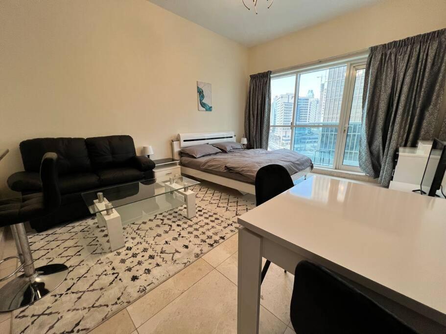 - Steps From Downtown Apartment *