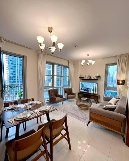In Downtown Dubai, 3min Walk To Burj Khalifa & Mall Apartment Dubai