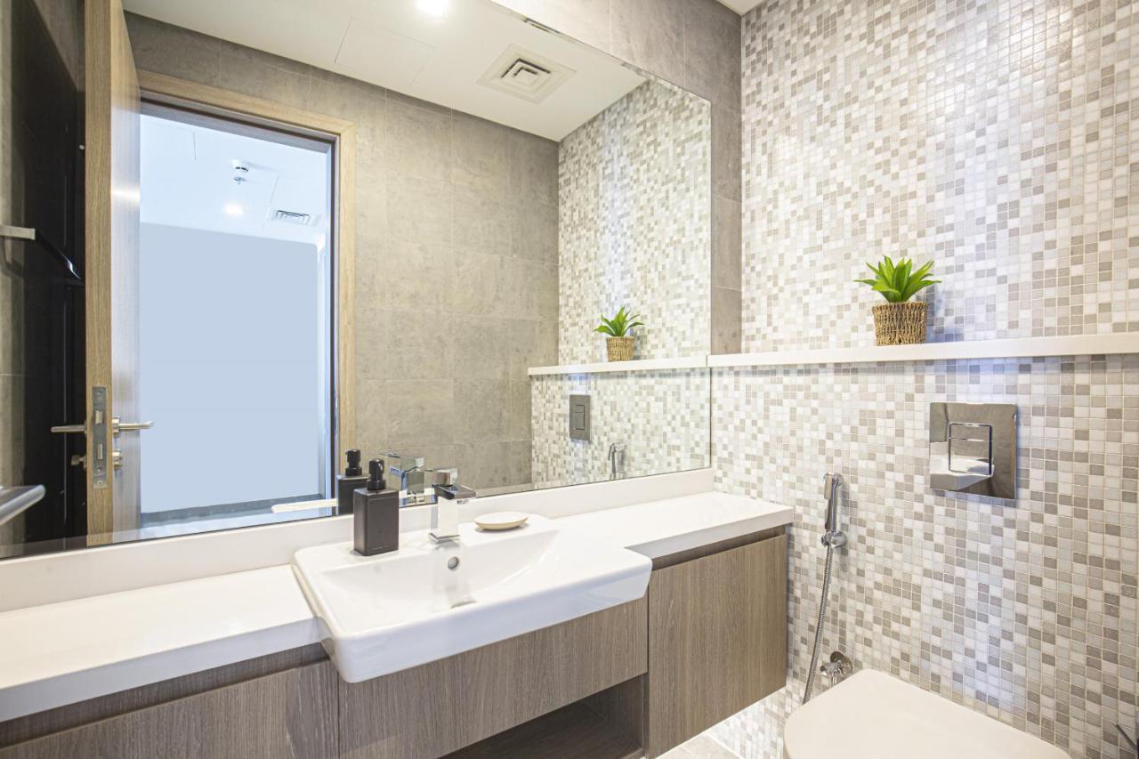 Stunning Views Elegant 5 Star Luxury 1br Marina Apartment