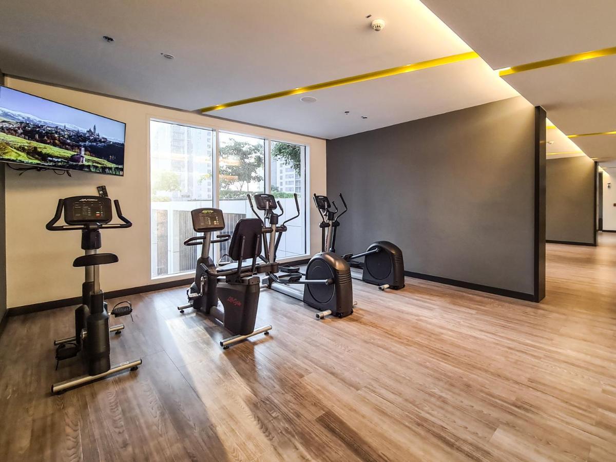 Incredible Waterfront With Panoramic Views Apartment *