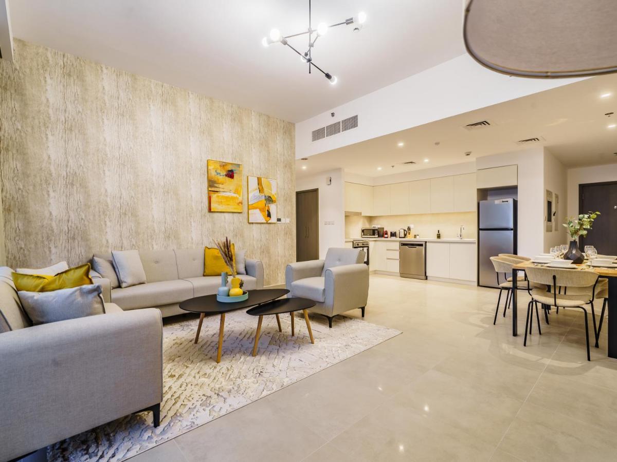 Incredible Waterfront With Panoramic Views Apartment