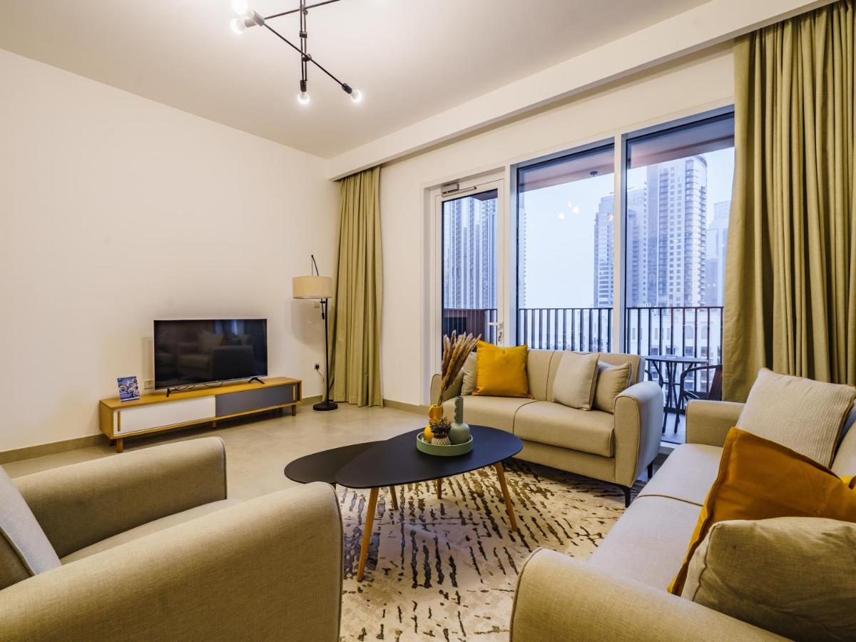 Incredible Waterfront With Panoramic Views Apartment