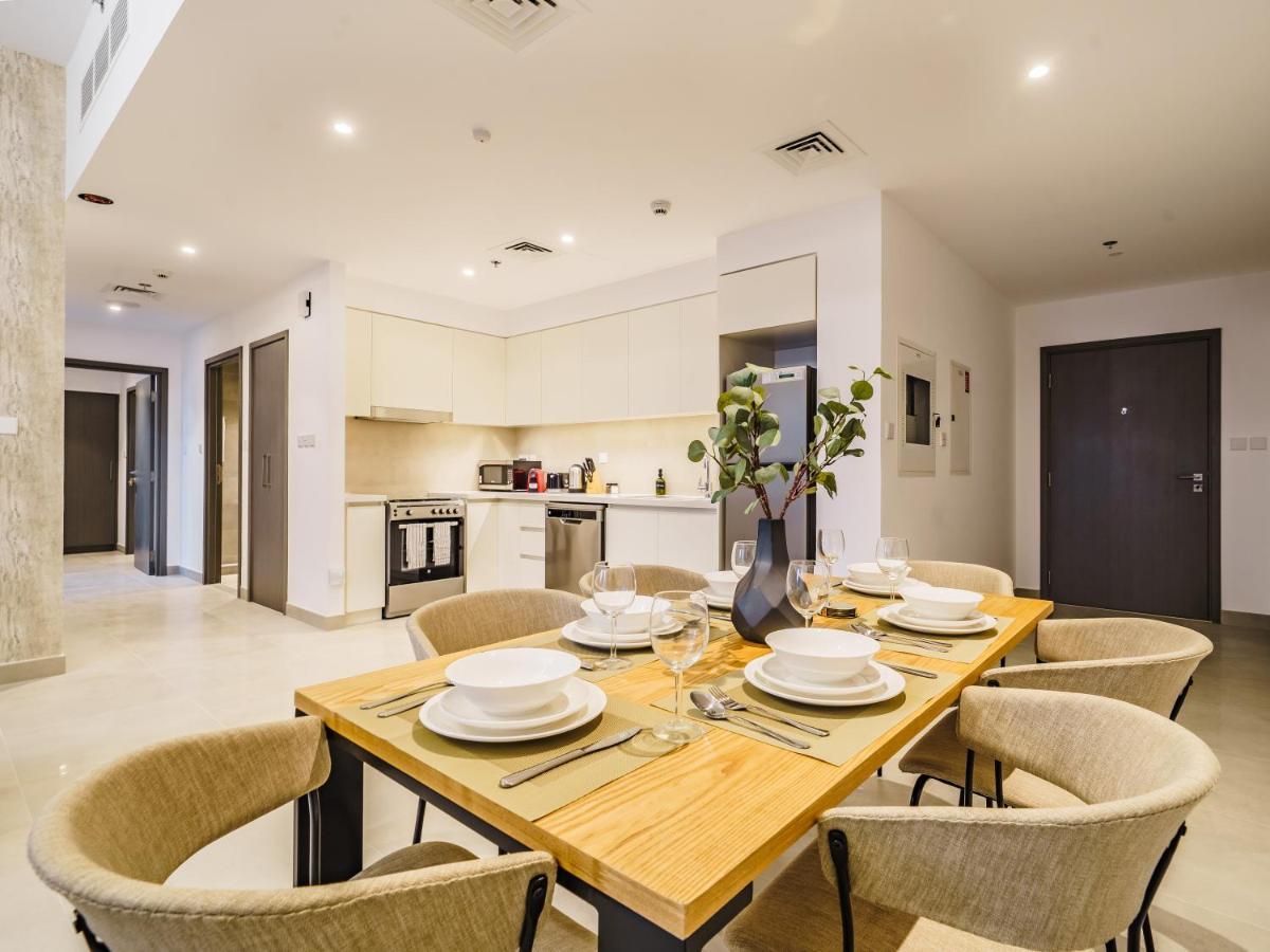 Incredible Waterfront With Panoramic Views Apartment