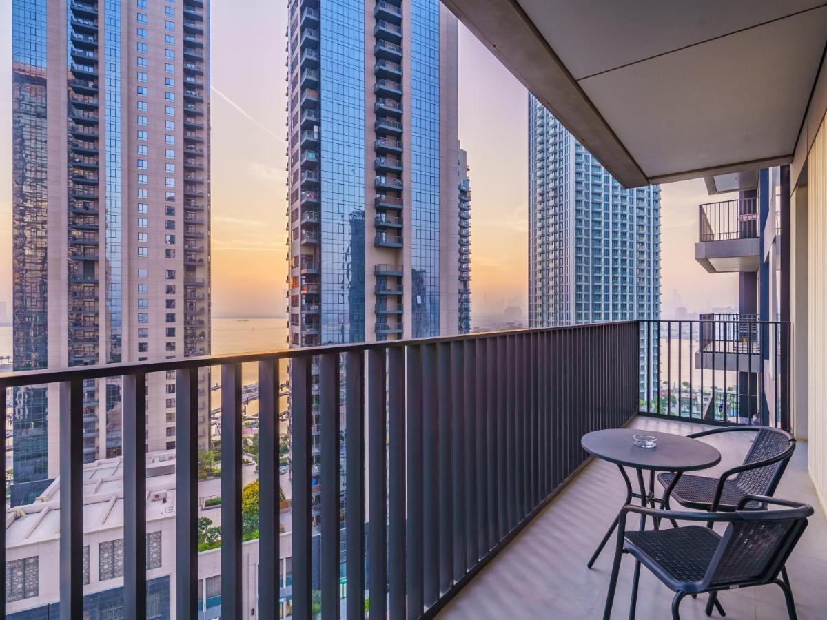 Incredible Waterfront With Panoramic Views Apartment