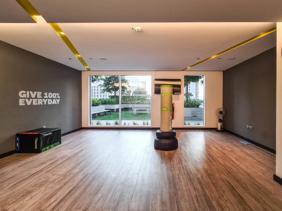 Incredible Waterfront With Panoramic Views Apartment