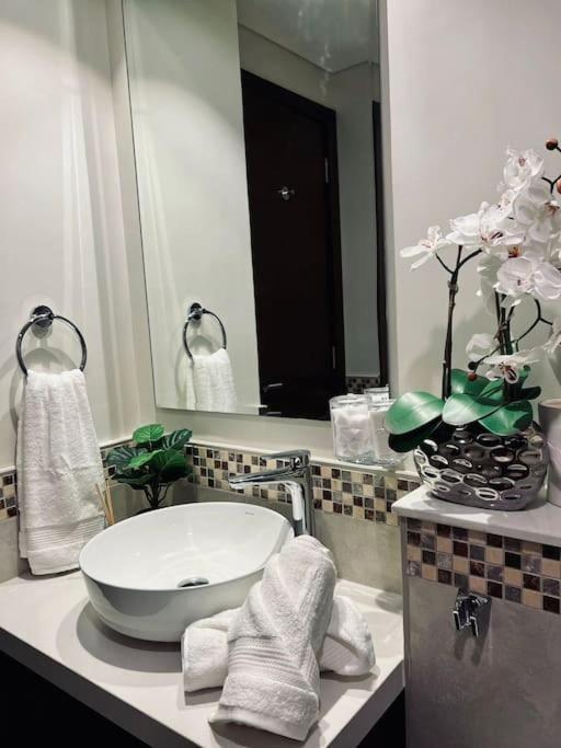 Vera Residences By Damac I 1br Luxury Apartment Dubai