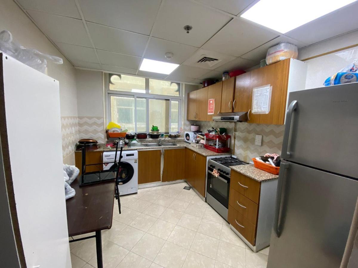 Apartment Cozy And Small Partitions For Men Guests In *