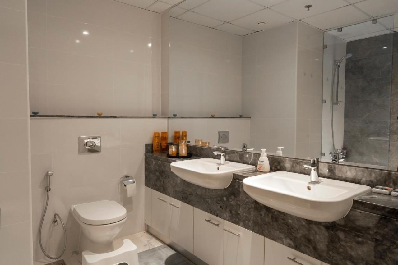 Brand New 2br With Full Sea & Canal View * Dubai