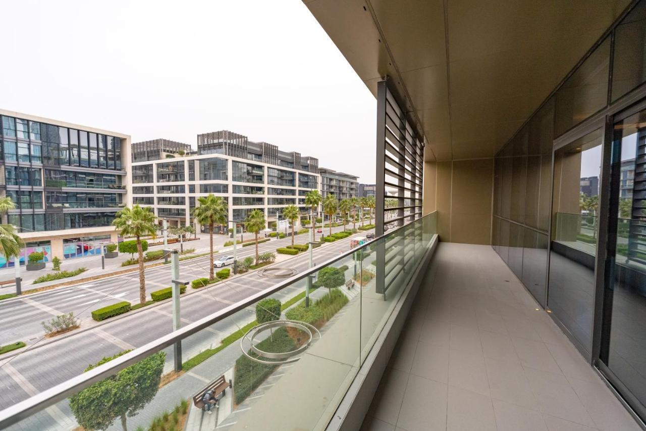Fam Living - Walk - Urban Staycations Apartment Dubai