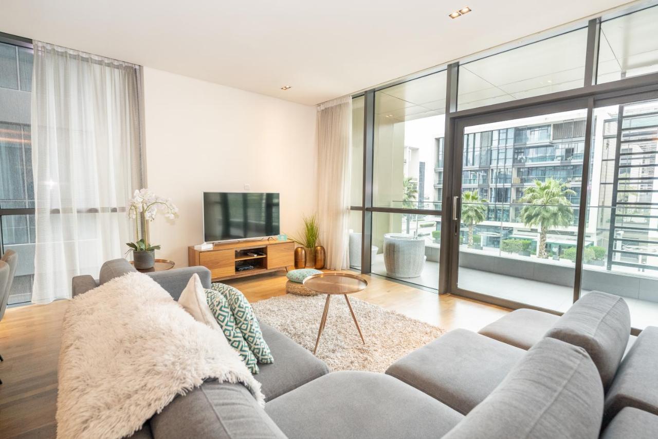 Fam Living - Walk - Urban Staycations Apartment Dubai