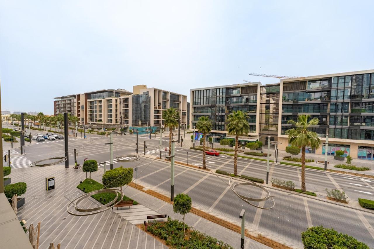 Fam Living - Walk - Urban Staycations Apartment Dubai