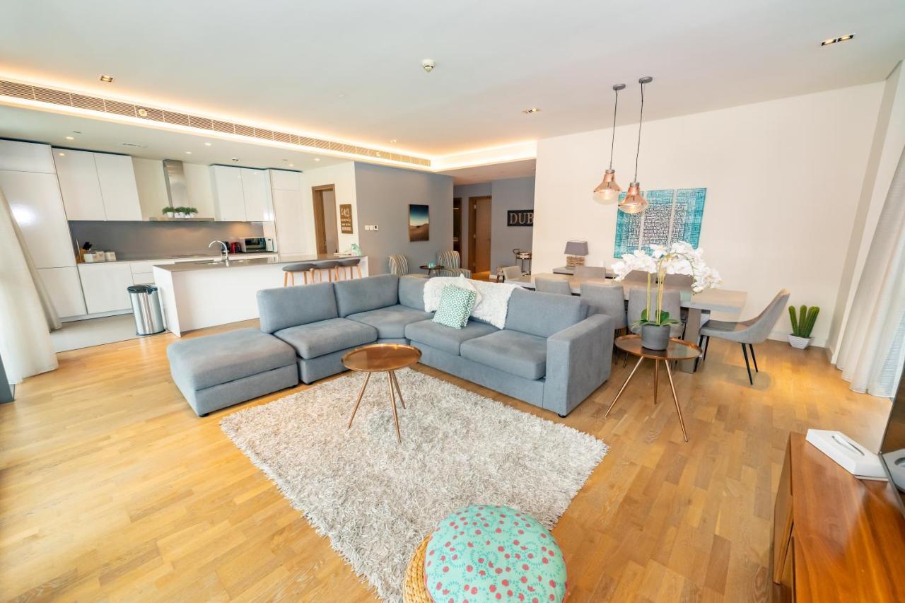 Fam Living - Walk - Urban Staycations *