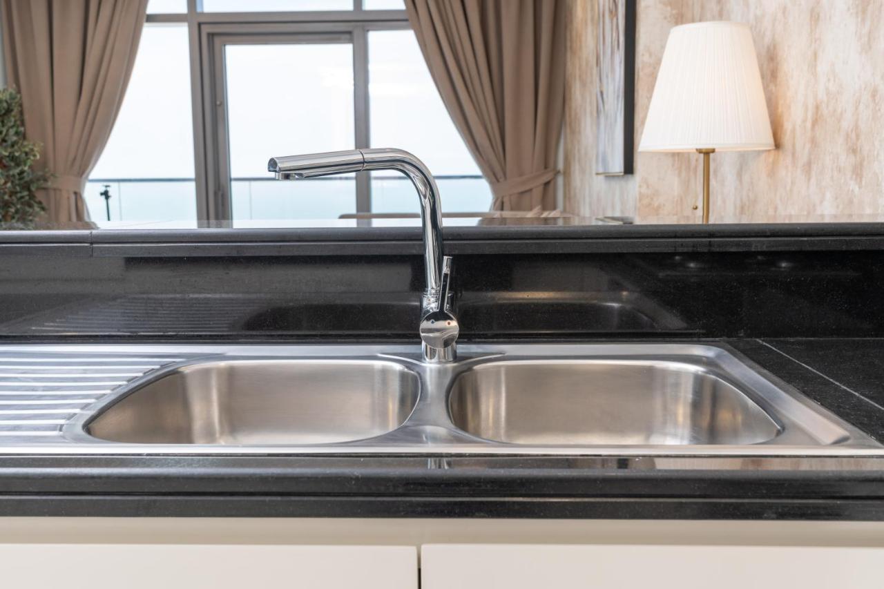 Luxbnb Paramount Midtown Seaview * Dubai
