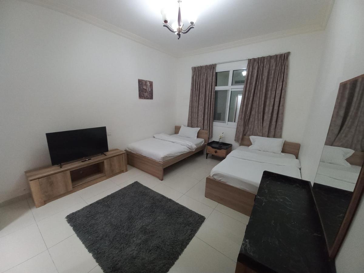 Apartment Cozy And Small Partitions For Men Guests In