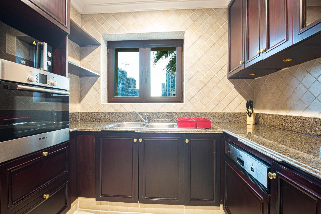 Luxurious 1 Bed -connected To Mall Apartment