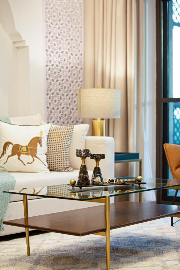 Luxurious 1 Bed -connected To Mall Apartment *