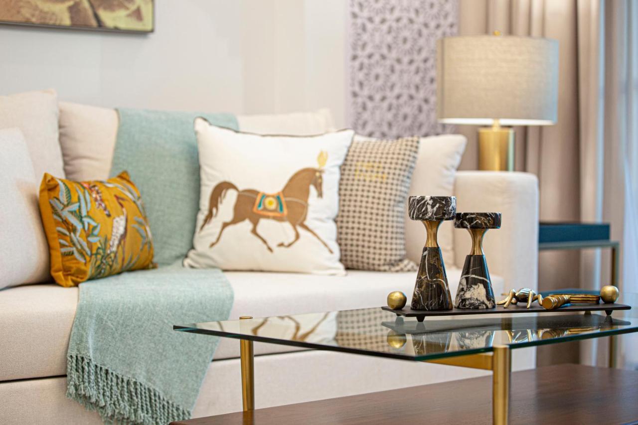 Luxurious 1 Bed -connected To Mall Apartment *