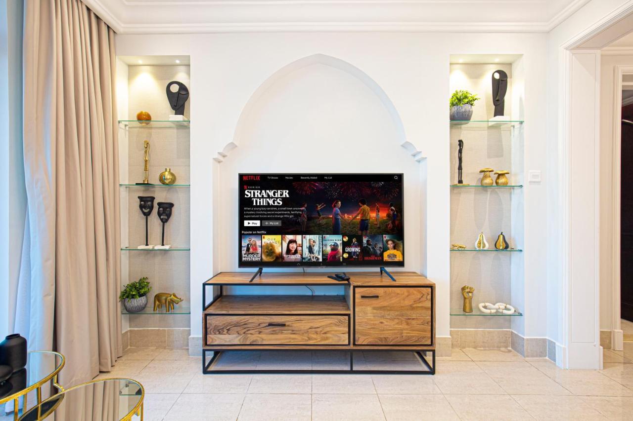 Luxurious 1 Bed -connected To Mall Apartment *