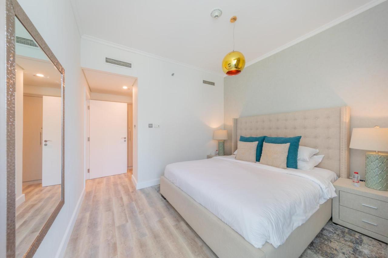Boutique Living - Burj Views - Renovated * Dubai