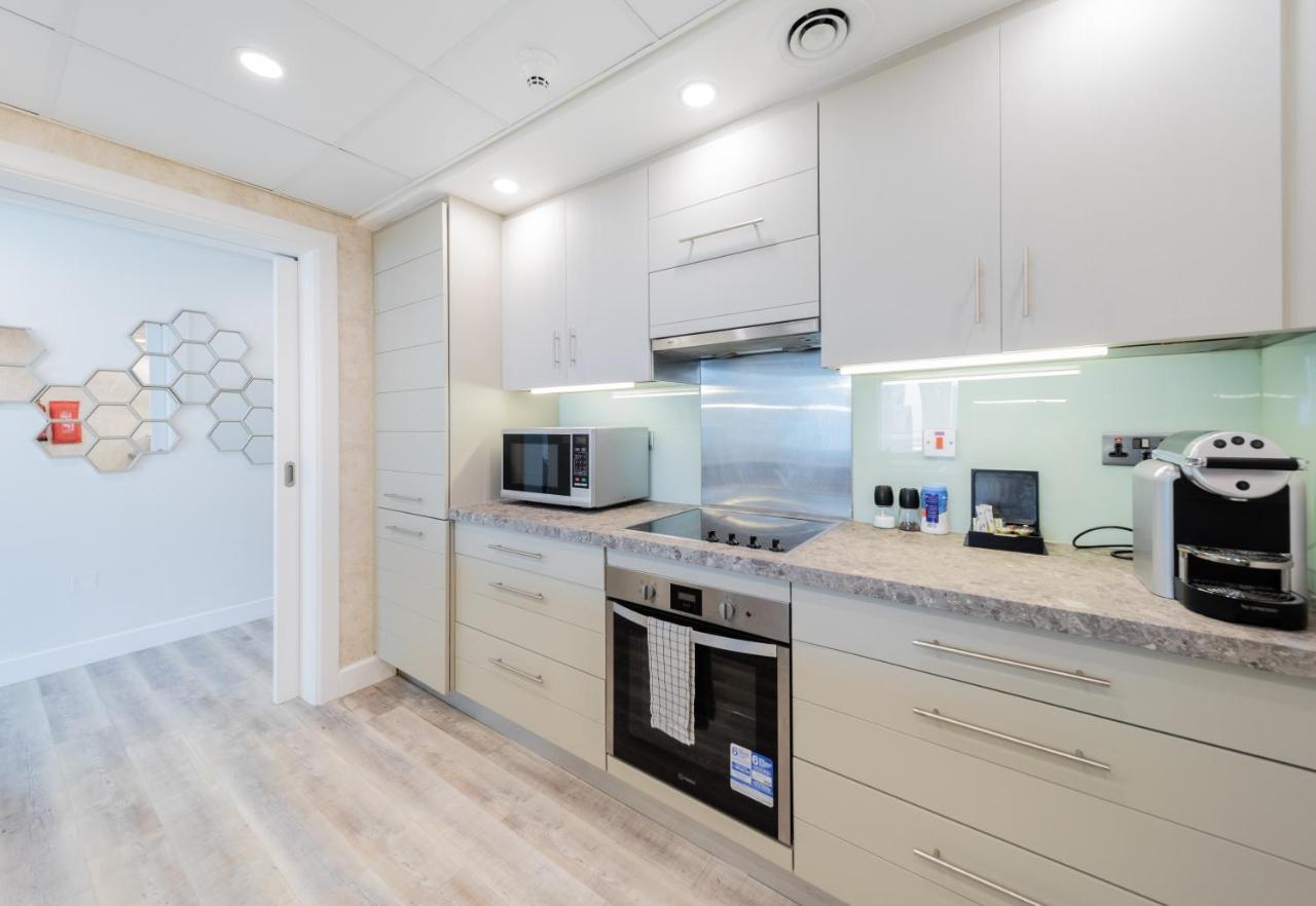 Boutique Living - Burj Views - Renovated Apartment