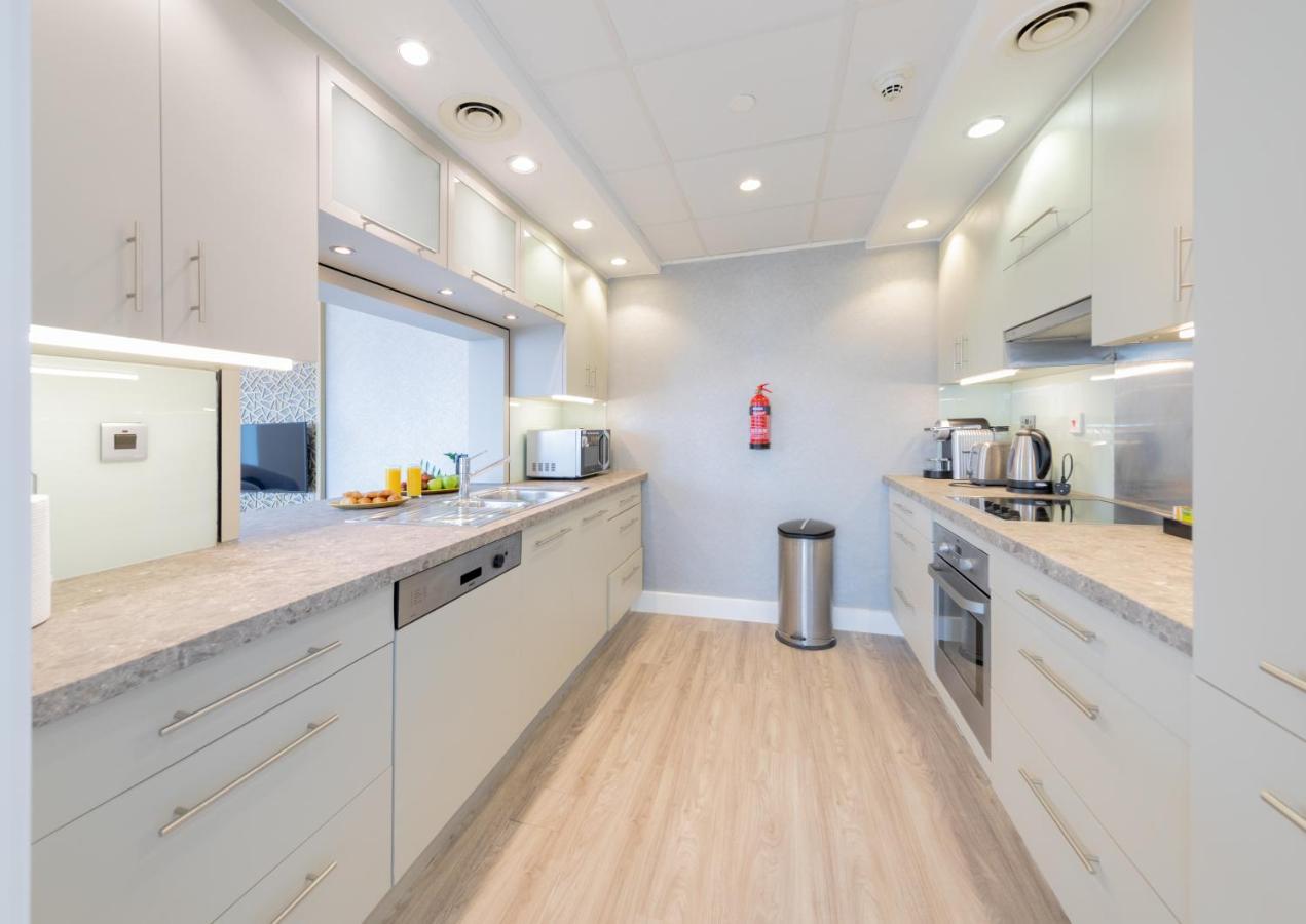 Boutique Living - Burj Views - Renovated Apartment *
