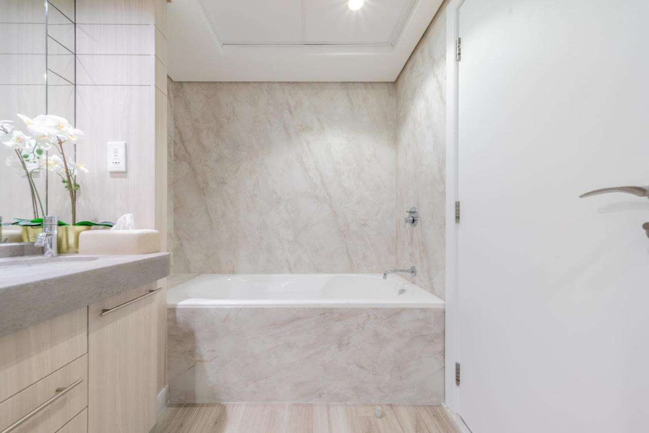 Boutique Living - Burj Views - Renovated Apartment Dubai